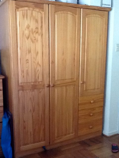 Armoire Pin