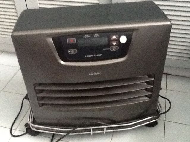 Estufa toyotomi Laser LC2 + base